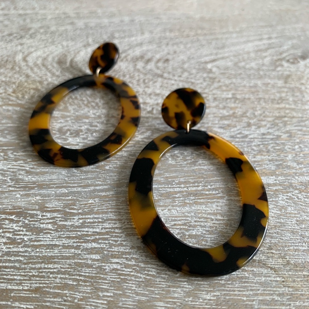 Tortoise Shell Oval Statement Earrings - image 2